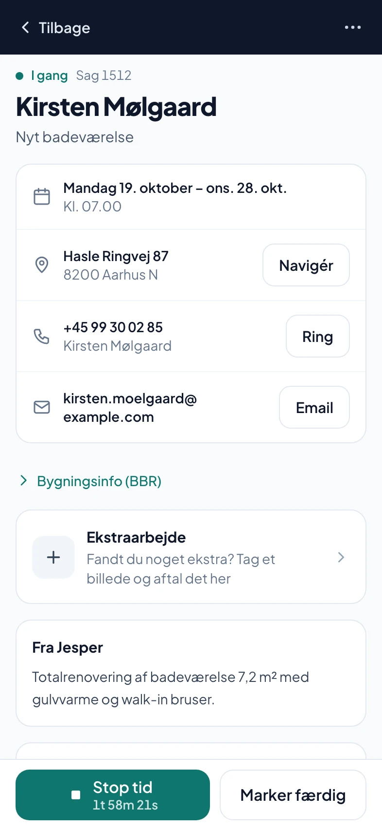 En opgave med kunde, adresse, næste skridt og timer brugt